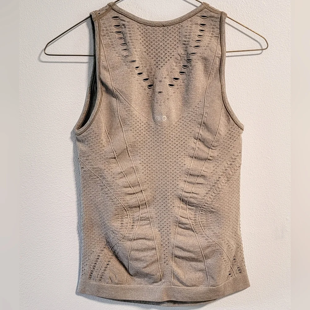 Alo Lark Boho Eylet Patterned Yoga Running Athletic Workout Tank Stretchy Summer